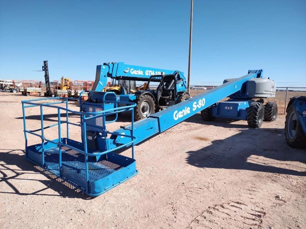 2004 Genie S-80 Equipment Image0