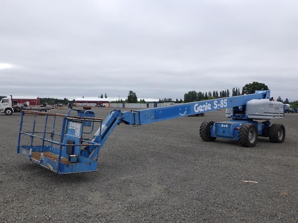 2004 Genie S-85 Equipment Image0