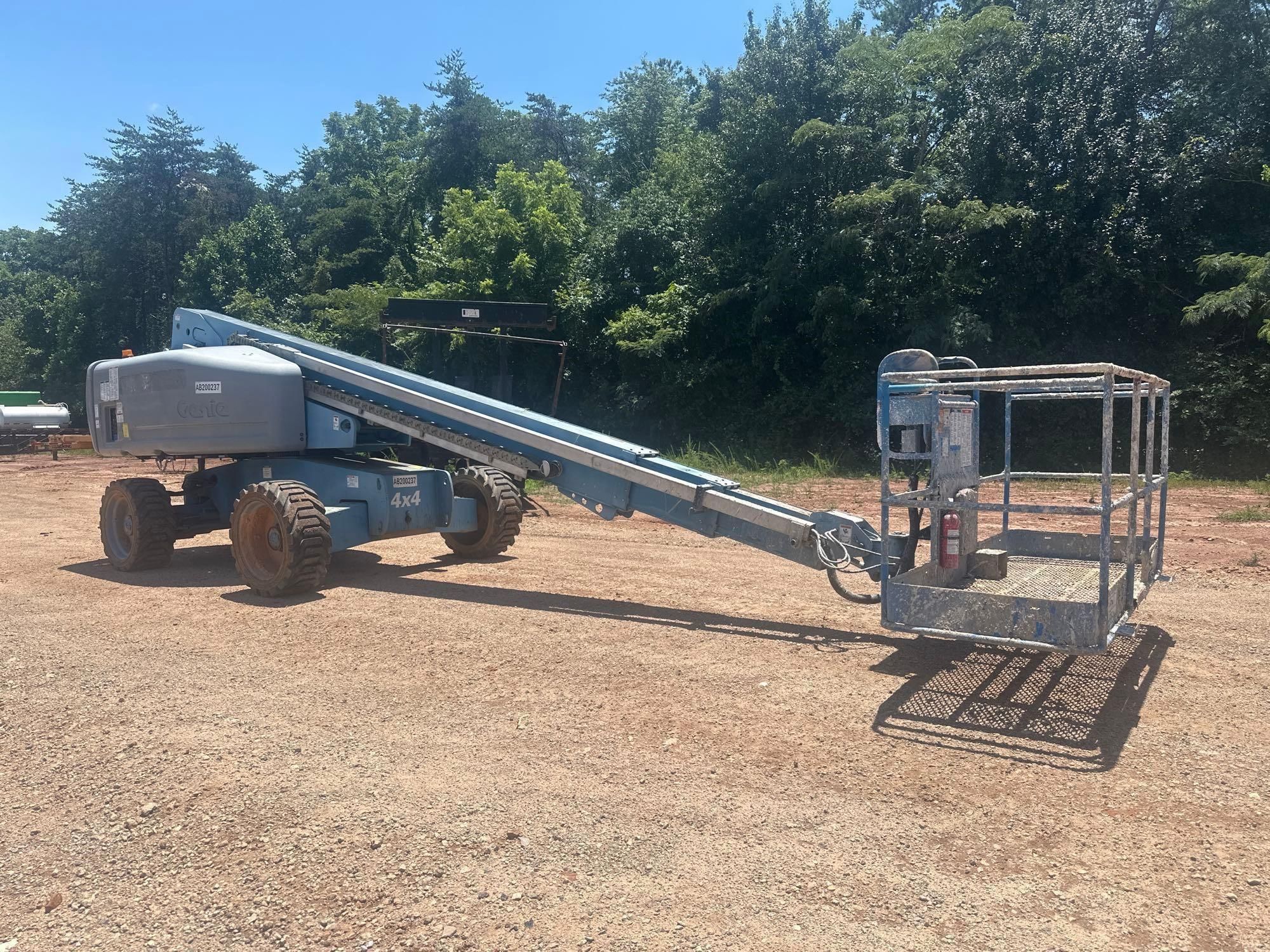 2004 Genie S60 Equipment Image0