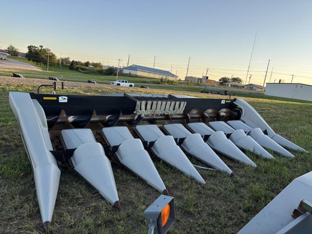 Image of Gleaner 3000 equipment image 2