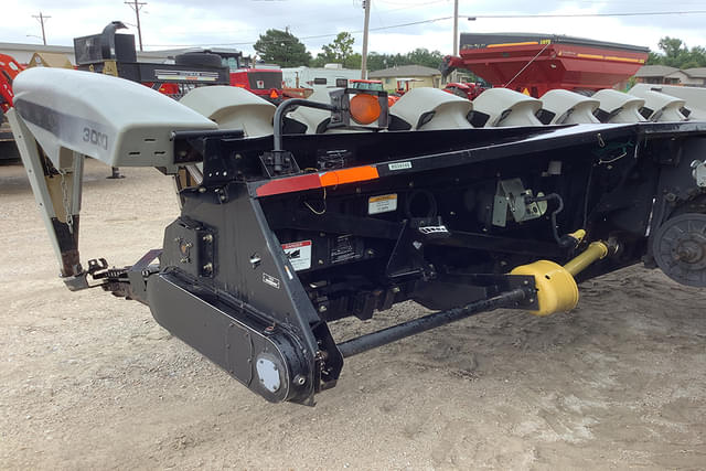 Image of Gleaner 3000 equipment image 2