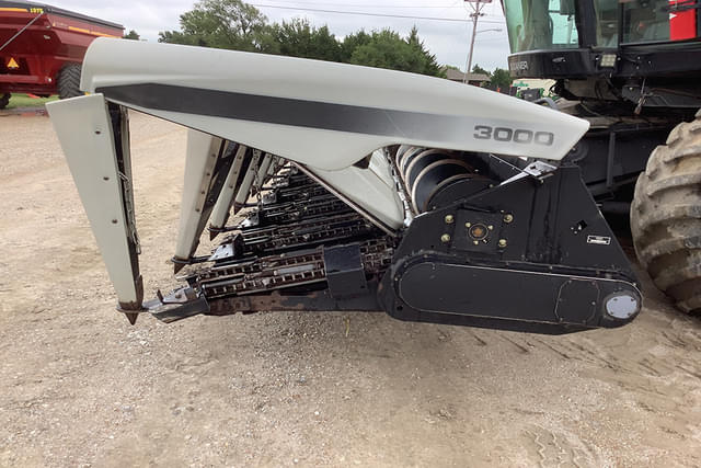 Image of Gleaner 3000 equipment image 1