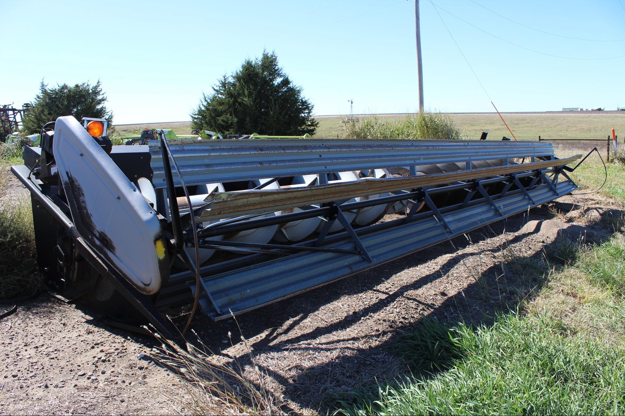 2004 Gleaner 7000 Equipment Image0