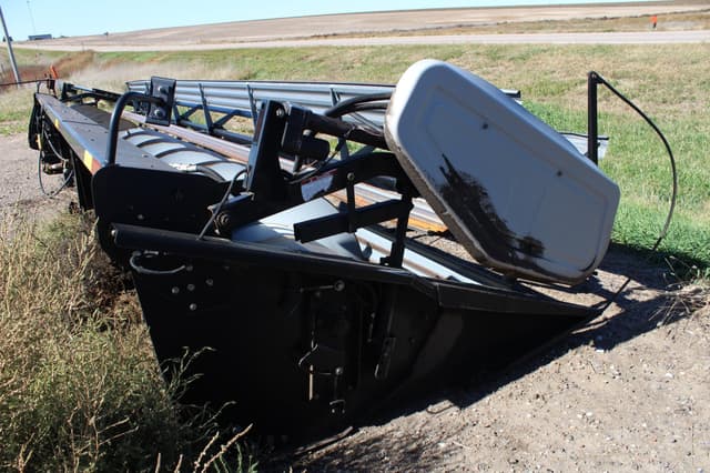 Image of Gleaner 7000 equipment image 4