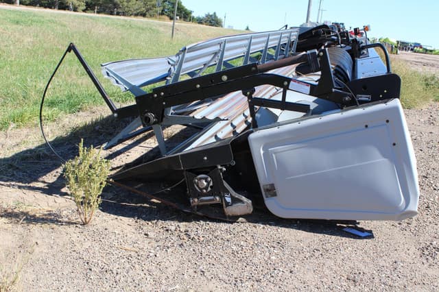 Image of Gleaner 7000 equipment image 3