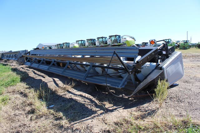 Image of Gleaner 7000 equipment image 2