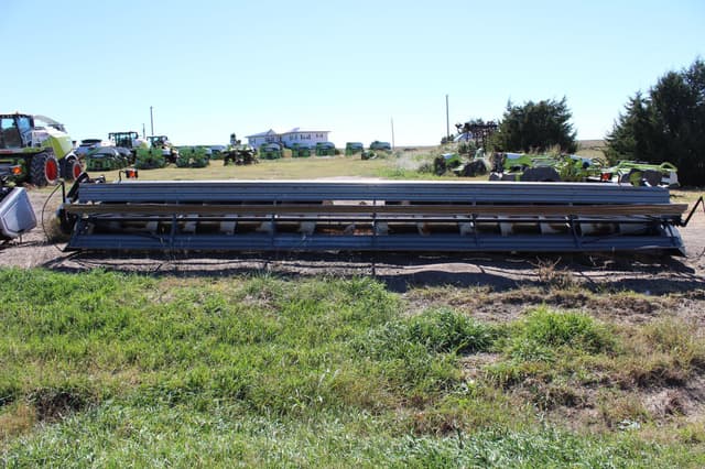 Image of Gleaner 7000 equipment image 1
