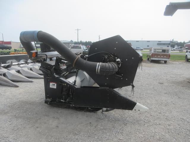 Image of Gleaner 8000 equipment image 4