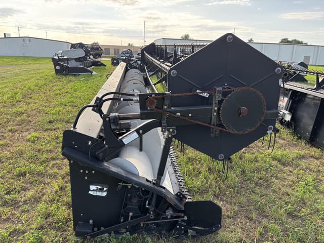 Image of Gleaner 8000 equipment image 3