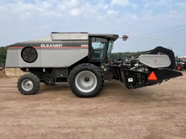 Image of Gleaner R65 equipment image 3