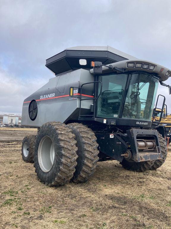 Main image Gleaner R65