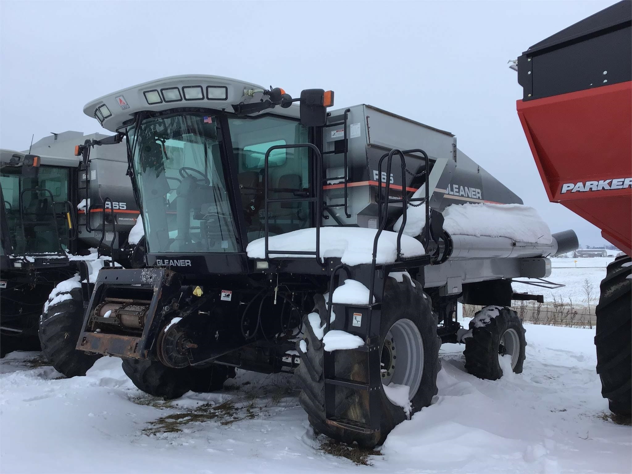 2004 Gleaner R65 Equipment Image0