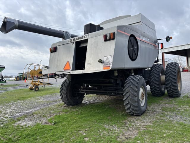Image of Gleaner R65 equipment image 2