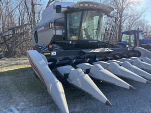 2004 Gleaner R65 Image