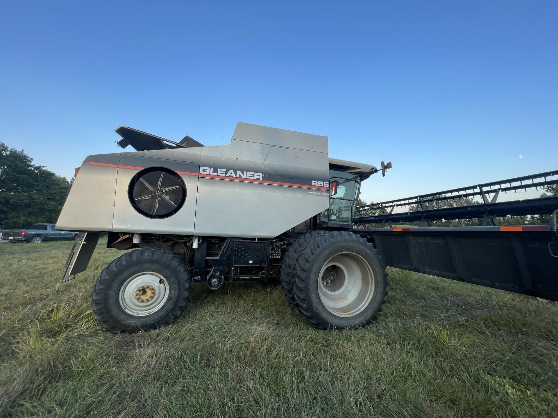 2004 Gleaner R65 Equipment Image0