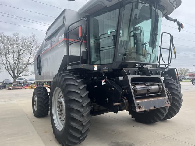 Image of Gleaner R65 equipment image 3