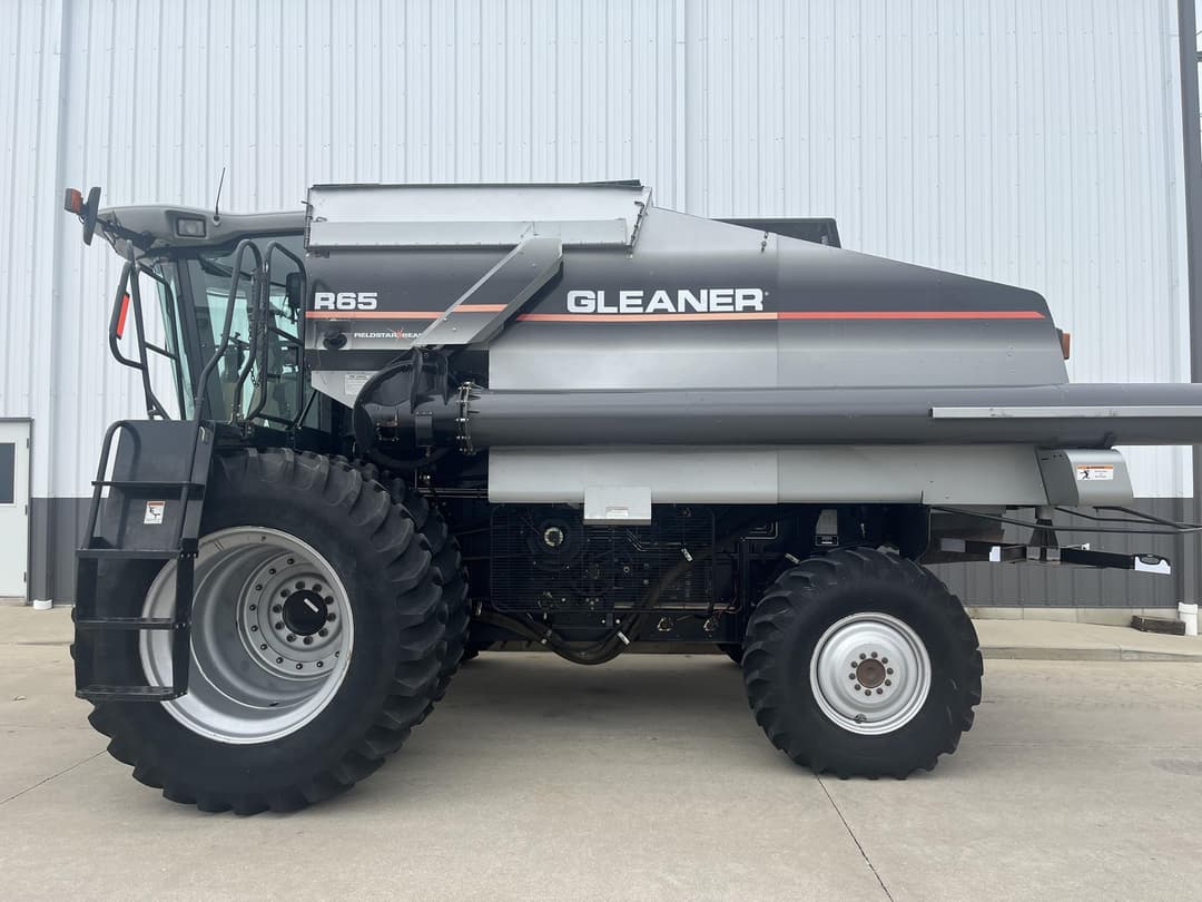 Image of Gleaner R65 Primary image