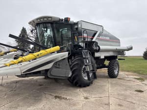 2004 Gleaner R65 Image