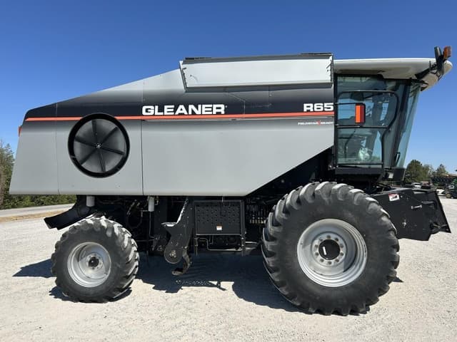 Image of Gleaner R65 equipment image 3