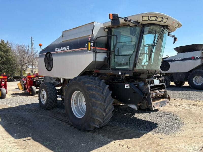 2004 Gleaner R75 Equipment Image0