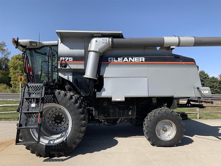 2004 Gleaner R75 Equipment Image0