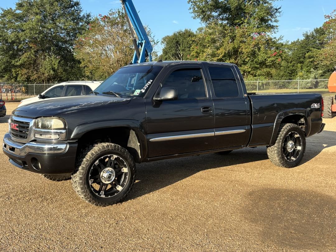 Image of GMC Sierra 1500 Primary image