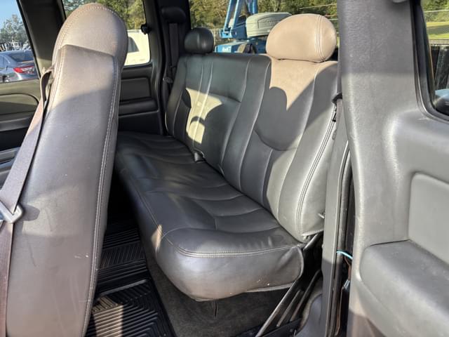 Image of GMC Sierra 1500 equipment image 4