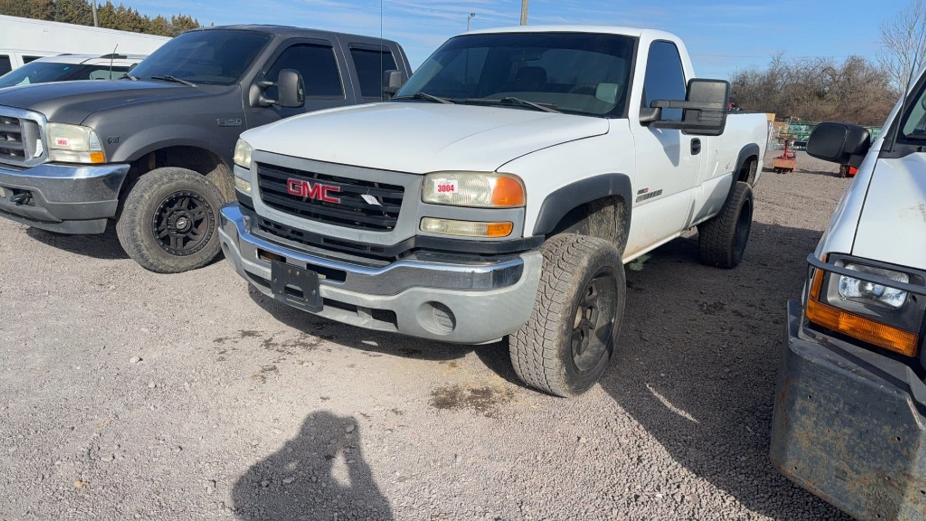 2004 GMC 2500 Equipment Image0