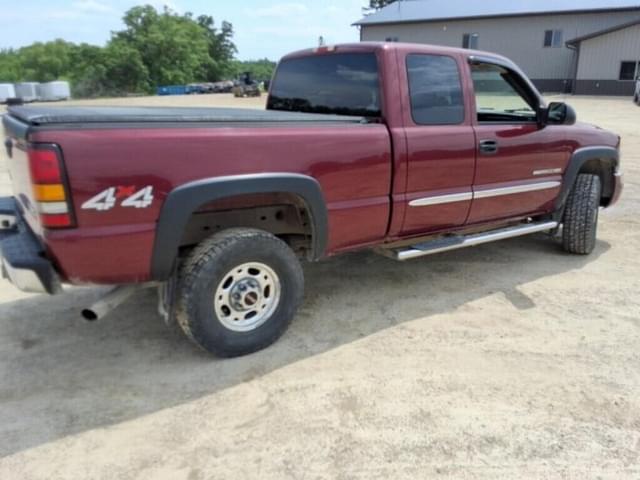 Image of GMC 2500HD equipment image 4