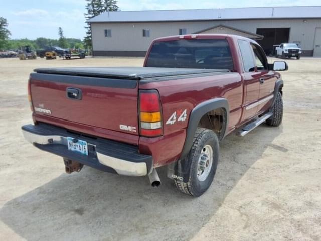 Image of GMC 2500HD equipment image 3