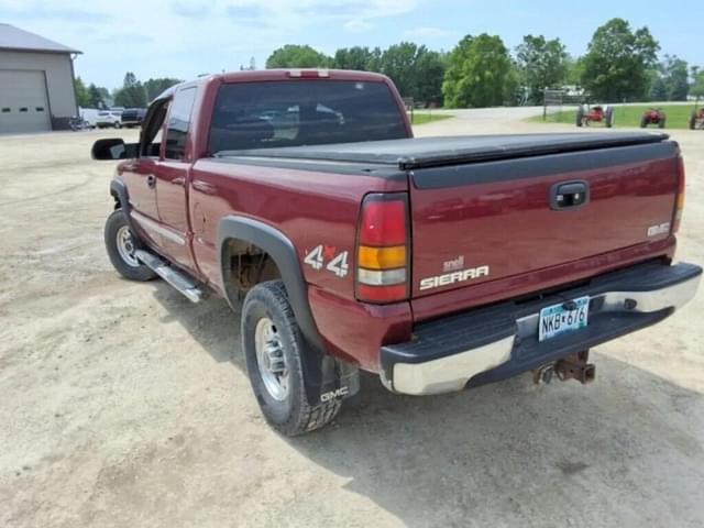 Image of GMC 2500HD equipment image 2