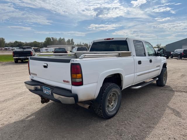 Image of GMC 2500HD equipment image 3