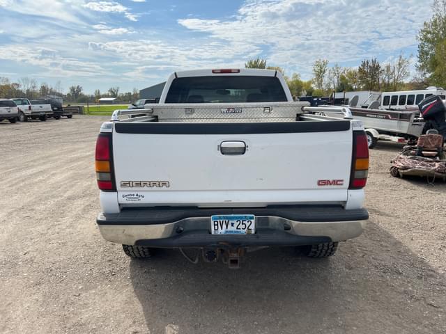 Image of GMC 2500HD equipment image 4