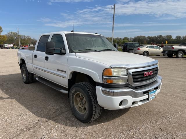 Image of GMC 2500HD equipment image 2