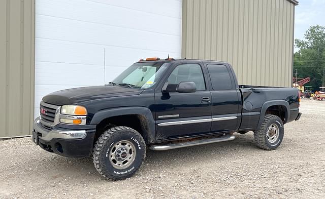 Image of GMC 2500HD equipment image 1