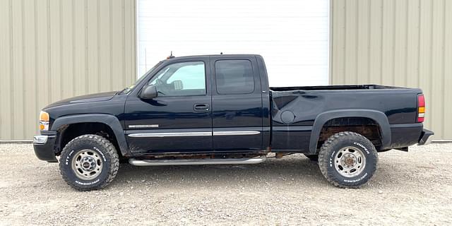 Image of GMC 2500HD equipment image 3