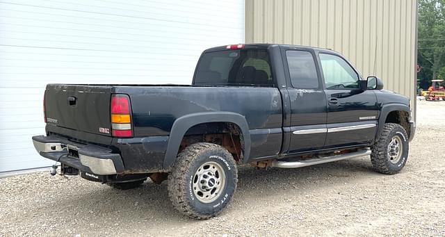 Image of GMC 2500HD equipment image 4