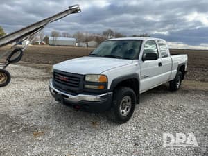 2004 GMC 2500HD Image