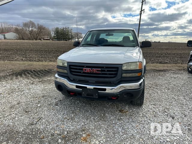 Image of GMC 2500HD equipment image 2