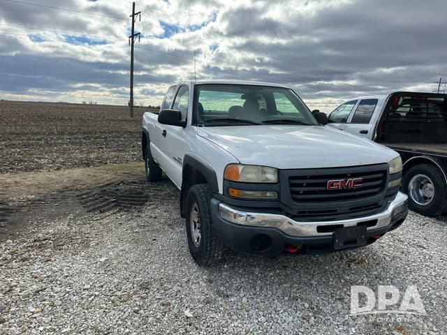 Image of GMC 2500HD equipment image 4