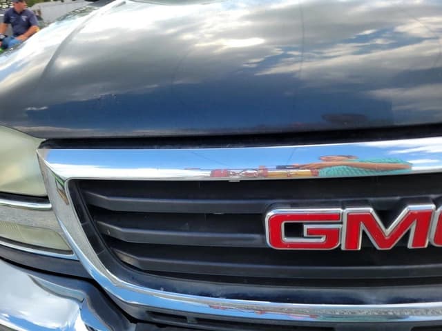 Image of GMC 2500HD equipment image 4