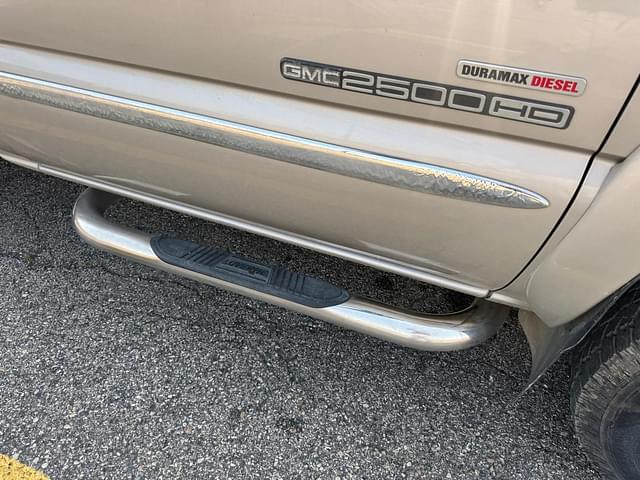 Image of GMC 2500HD equipment image 4