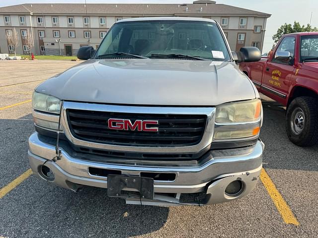 Image of GMC 2500HD equipment image 1
