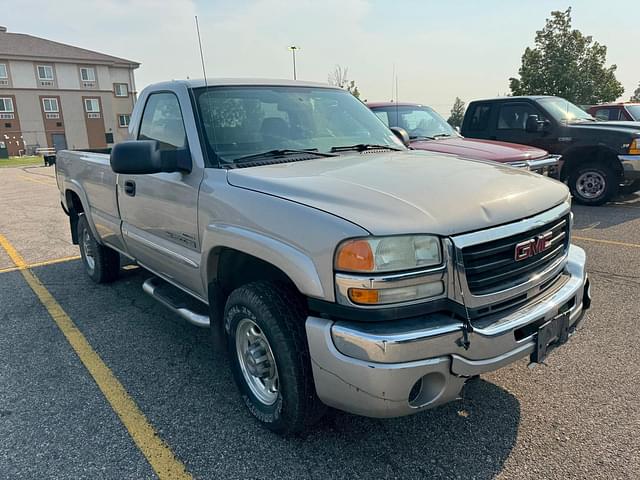Image of GMC 2500HD equipment image 2