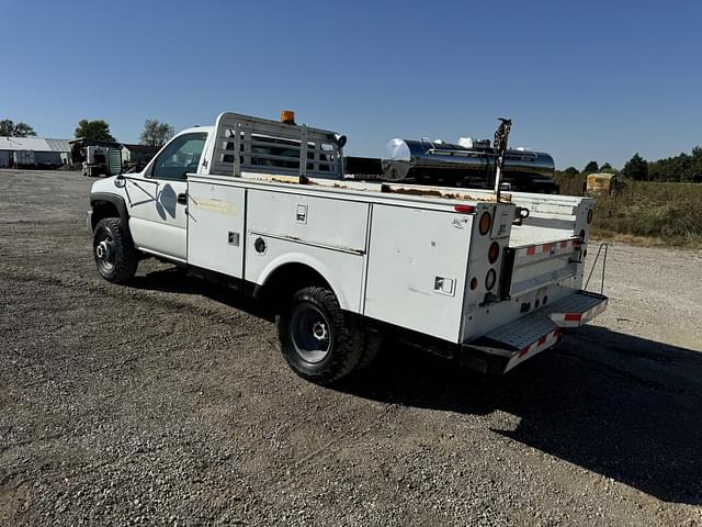 Image of GMC 3500 equipment image 2