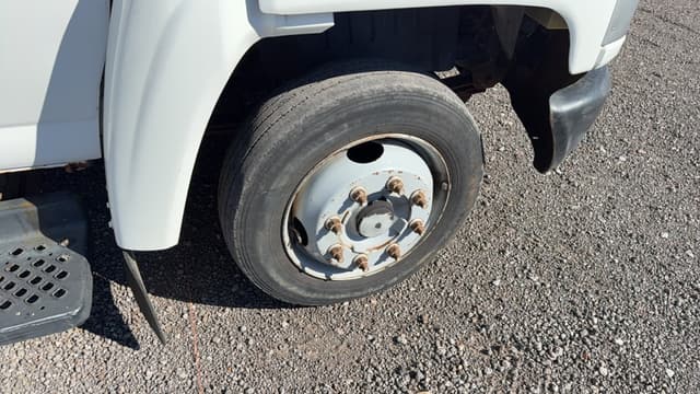 Image of GMC 5500 equipment image 4