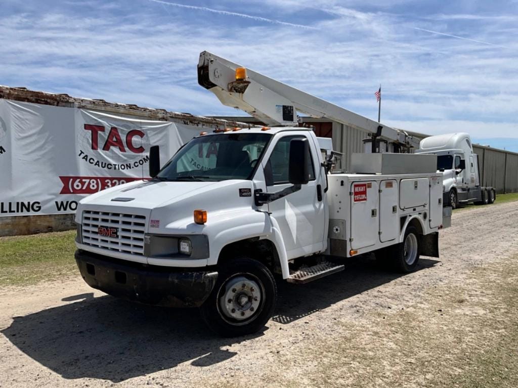 2004 GMC C4500 Equipment Image0