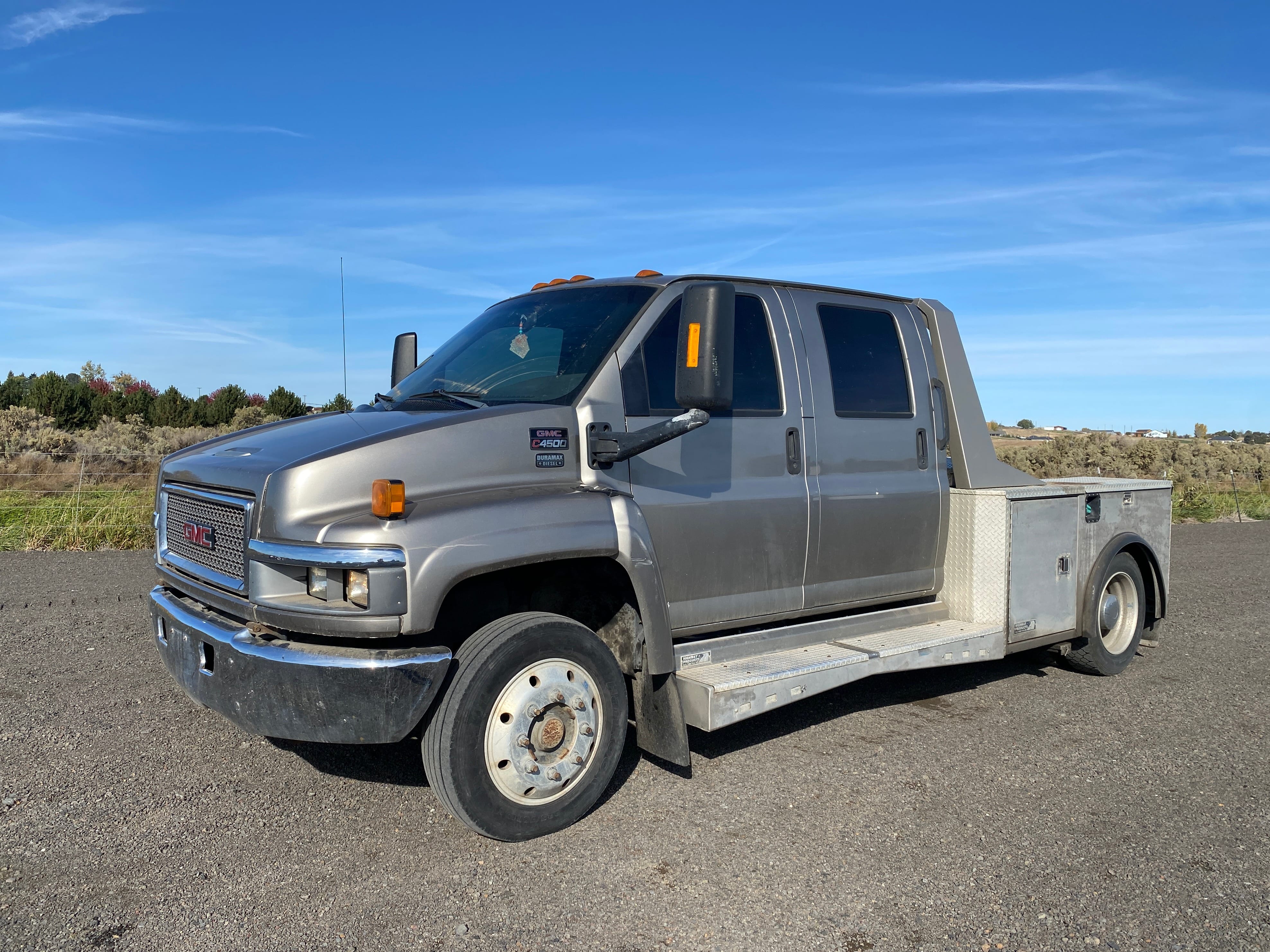 2004 GMC C4500 Equipment Image0