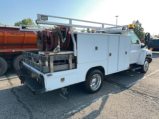 Image of GMC C4500 equipment image 3