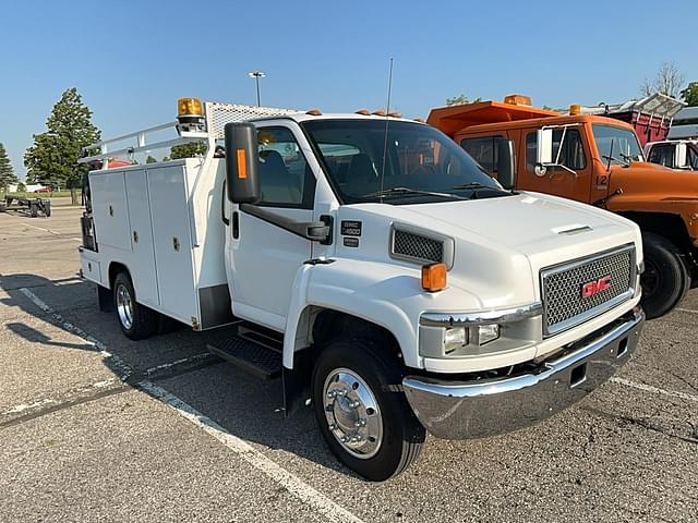 Image of GMC C4500 equipment image 2